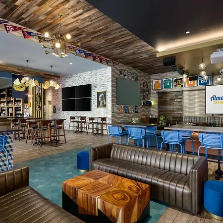 & Downtown - Broadway By Ihg Hotel Nashville