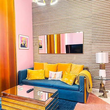 Holiday home Dolly's Art Deco - Luxe Near Broadway