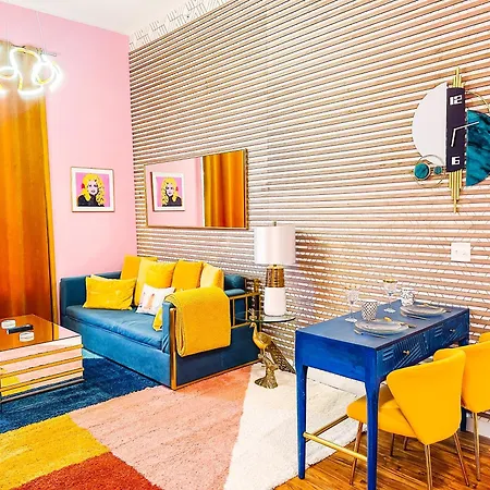 Holiday home Dolly's Art Deco - Luxe Near Broadway