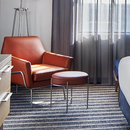 Courtyard By Marriott Downtown