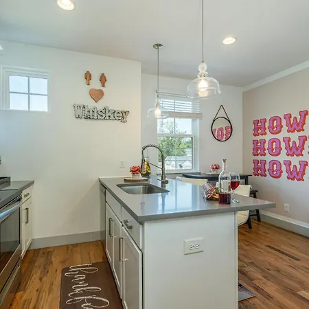 Holiday home - 4908 Delaware Ave Unit G *