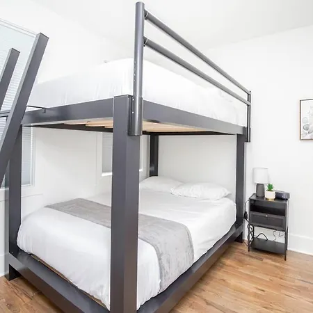 Spacious W Rooftop Deck And Mural! 10 Min 2 Dt Holiday home