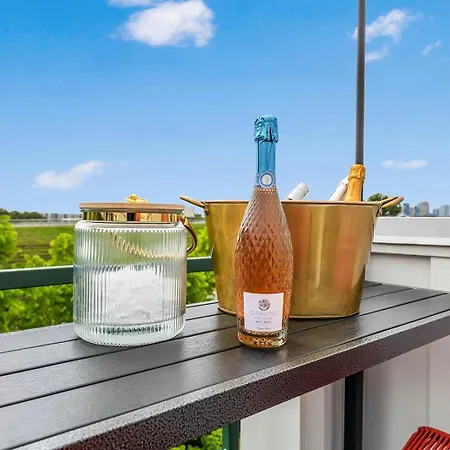 Bourbon & Bubbles - Rooftop Hot Tub & Speakeasy