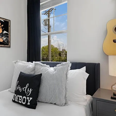 Holiday home The Bluebell - Rooftop Lounge With Hot Tub Nashville
