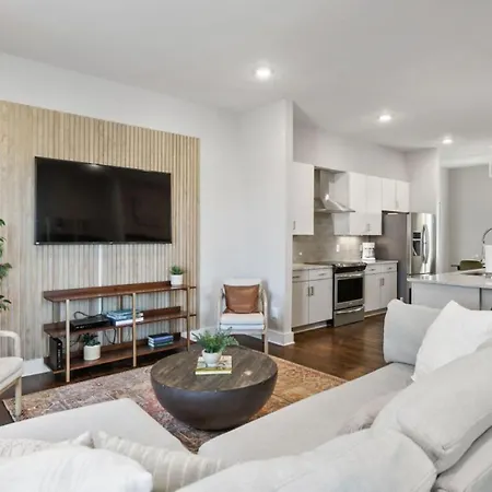 Gorgeous Rooftop Deck 3 Bdrs 3 Baths *