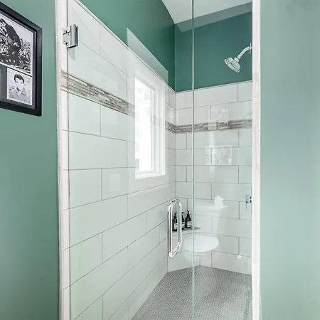 Luxury House - Heated Pool - In The Gulch - Walk Anywhere Nashville