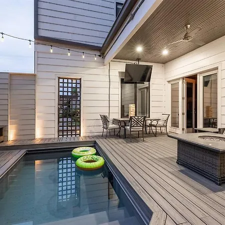 Holiday home Luxury House - Heated Pool - In The Gulch - Walk Anywhere *