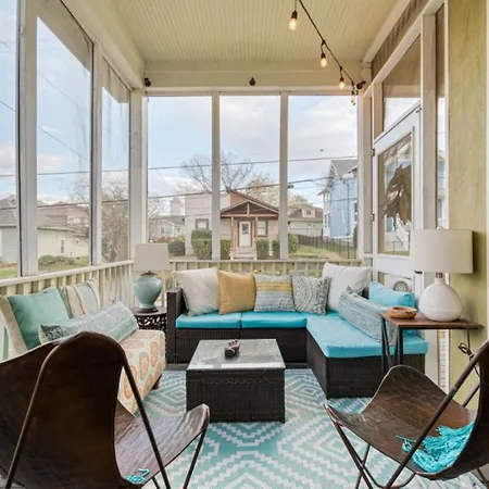 Downtown Luxury House - Beautiful Outdoor Spaces Holiday home