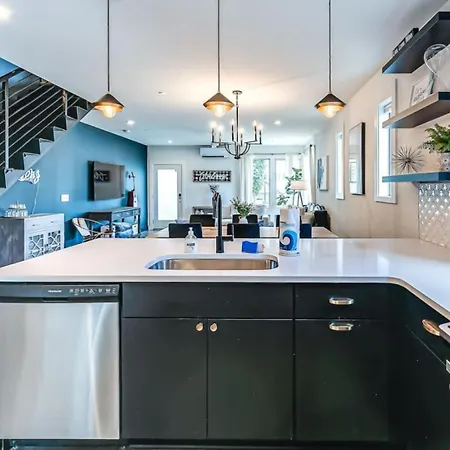 First Down, Last Call Sleeps 22, 1 Mi To Nissan! * Nashville