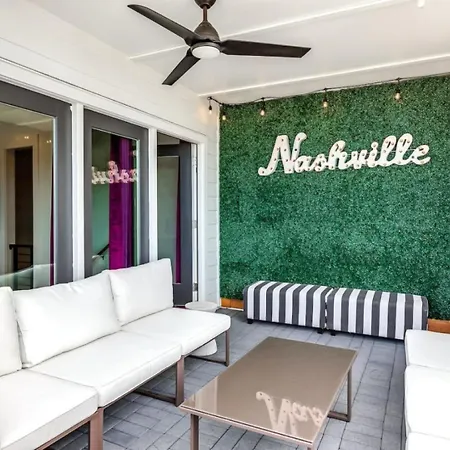 Holiday home First Down, Last Call Sleeps 22, 1 Mi To Nissan! *