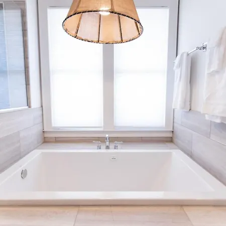 Large Grand East Nash 4Br Hot Tub