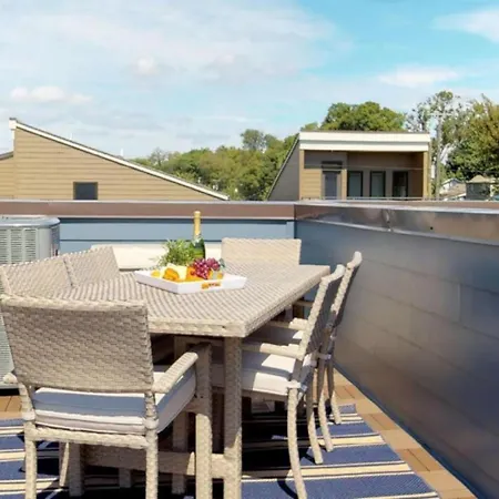Rooftop Deck With View Modern Charming Holiday home Nashville