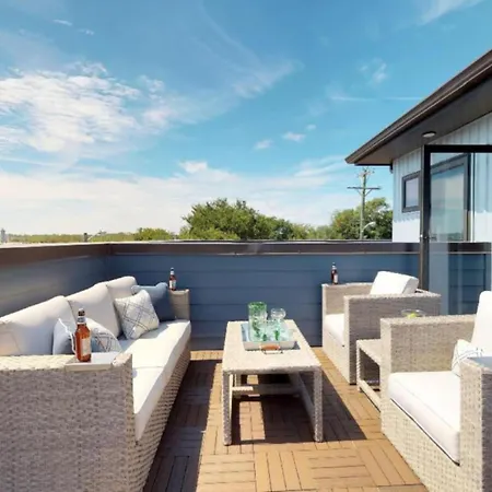 Rooftop Deck With View Modern Charming
