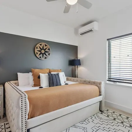 Gorgeous Rooftop Deck 3 Bdrs 3 Baths Nashville