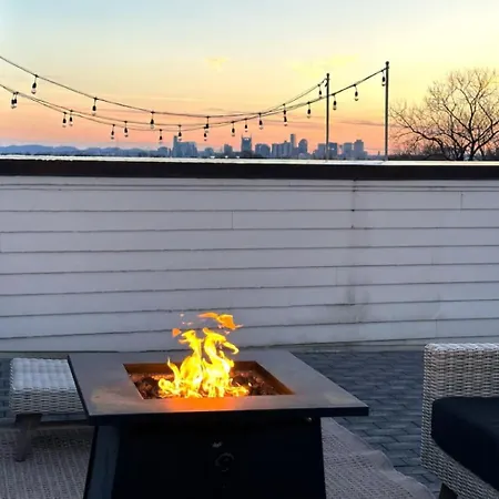 Gorgeous Rooftop Deck 3 Bdrs 3 Baths Holiday home Nashville