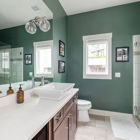 Luxury House - Heated Pool - In The Gulch - Walk Anywhere Holiday home Nashville