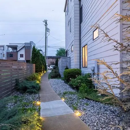Luxury House - Heated Pool - In The Gulch - Walk Anywhere Holiday home *