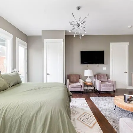 Luxury House - Heated Pool - In The Gulch - Walk Anywhere Holiday home Nashville