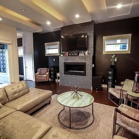 Luxury House - Heated Pool - In The Gulch - Walk Anywhere Holiday home Nashville