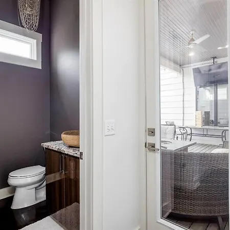 Luxury House - Heated Pool - In The Gulch - Walk Anywhere *