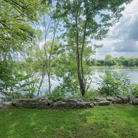 Holiday home Riverfront Oasis Pool King Bed Walk To Broadway
