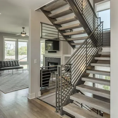 Great Location, Large - Roof Deck, Walk To Ni Holiday home