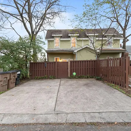 Downtown Luxury House - Beautiful Outdoor Spaces *