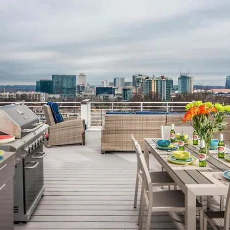 The New Nashview Rooftop-skyline View - Sleeps 12 Holiday home Nashville
