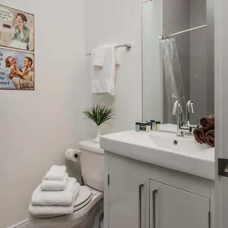 The New Nashview Rooftop-skyline View - Sleeps 12 Holiday home Nashville
