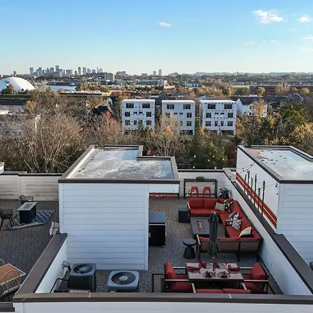 Cool Townhouse Close To Downtown