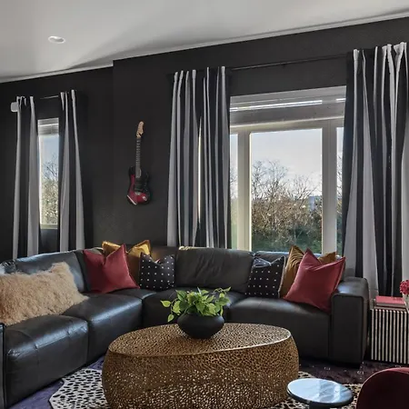 Cool Townhouse Close To Downtown