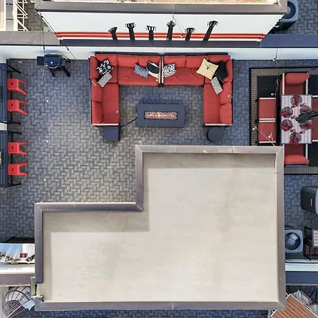 Cool Townhouse Close To Downtown