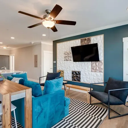 Stunning Nations Minutes From Broadway Apartment *