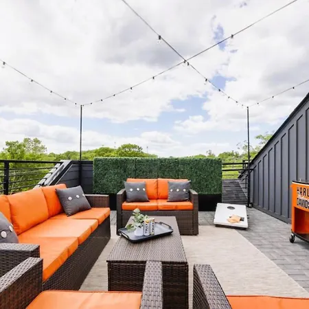 Perfect Pregame Rooftop Close To Broadway *