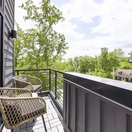 Perfect Pregame Rooftop Close To Broadway Holiday home