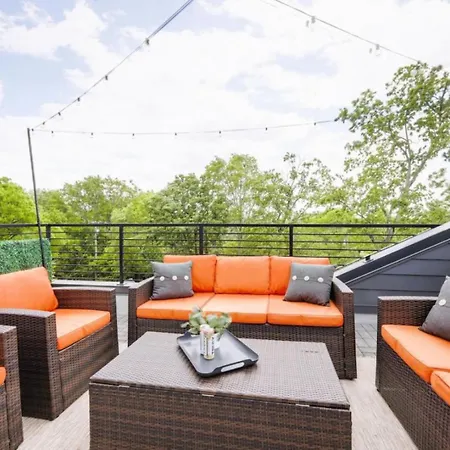 Perfect Pregame Rooftop Close To Broadway *
