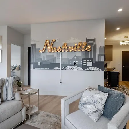 Elegant Corner Penthouse With Private Balcony, Skyline Views, Pool, And Gym * Nashville