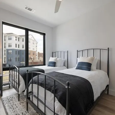 Holiday home Walk To Nightlife, Vanderbilt, Minutes To Broadway *
