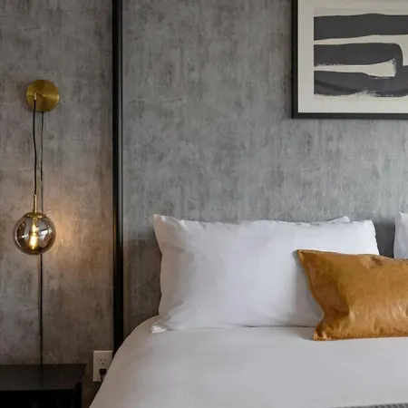 Walk To Nightlife, Vanderbilt, Minutes To Broadway Holiday home *