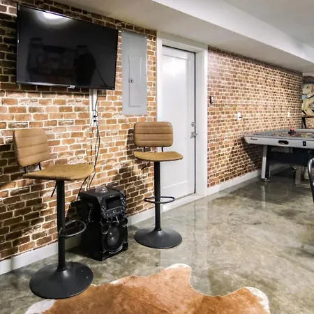 Honky Tonk Game With Rooftop Deck Holiday home *
