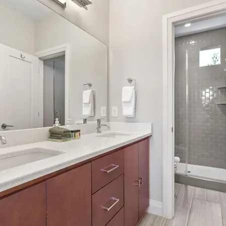 Steps To The Gulch 4Br 3,5 Ba Rooftop Wet Bar Holiday home