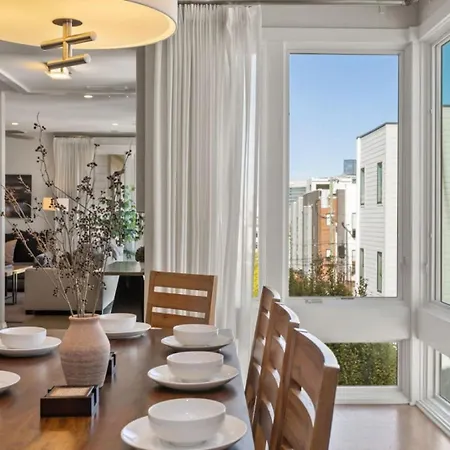 Holiday home Steps To The Gulch 4Br 3,5 Ba Rooftop Wet Bar *