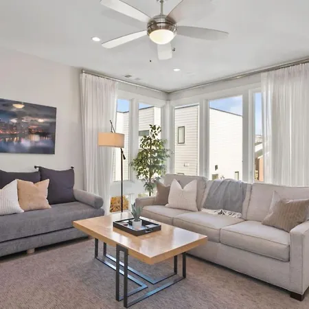 Holiday home Steps To The Gulch 4Br 3,5 Ba Rooftop Wet Bar *
