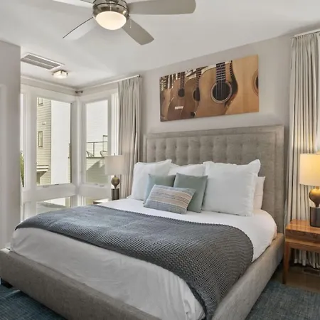 Steps To The Gulch 4Br 3,5 Ba Rooftop Wet Bar Holiday home Nashville