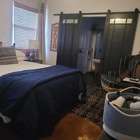 Quiet Hideaway Minutes From Everything! Apartment *