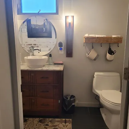 Apartment Quiet Hideaway Minutes From Everything! *