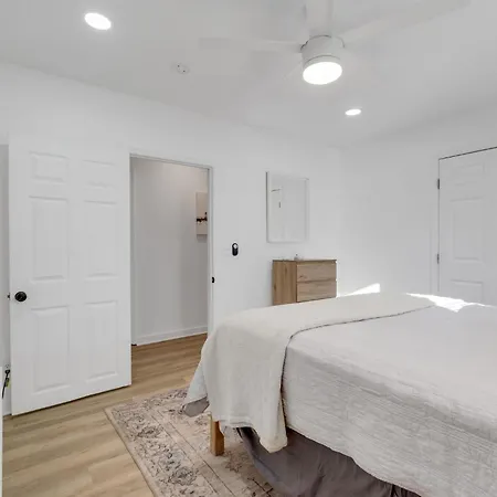 Charming Downtown Getaway Cozy Living Space Nashville
