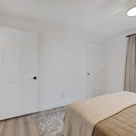 Holiday home Charming Downtown Getaway Cozy Living Space *