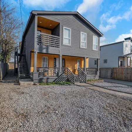 Charming Downtown Getaway Cozy Living Space Holiday home *