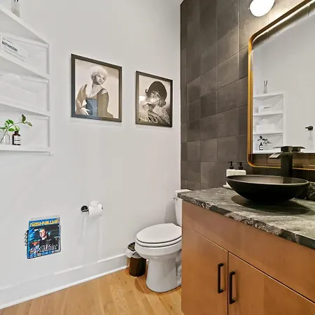 Mid-century Luxury Rooftop Lounge Near Broadway * Nashville